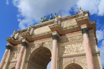 Fototapeta na wymiar Arc de triomphe du Carrousel à Paris