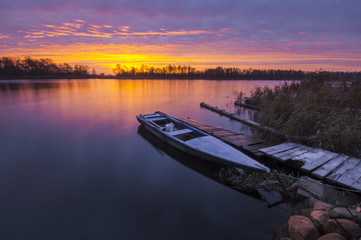 Przystań rzeczna w zimowej scenerii © Mike Mareen