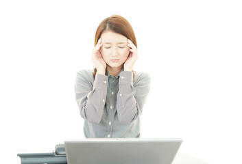 頭痛に悩むＯＬ