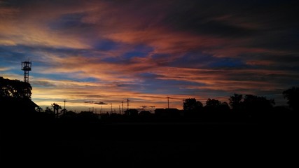 住宅街と夕陽