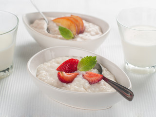 porridge with fruit and berr