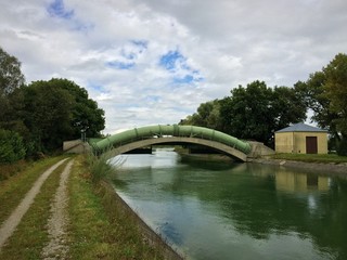 Pipeline über dem Isarkanal