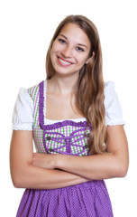 Fototapeta premium Lachende blonde Frau im lila Dirndl