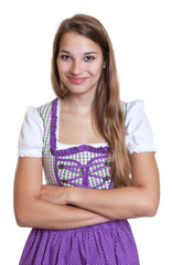 Fototapeta premium Attraktive blonde Frau im lila Dirndl