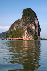 Obraz premium Koh Panyee village island in the sea at Phang-Nga Bay, Thailand