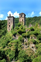 Fototapeta premium Ruines de tours de Merle.(Corrèze)