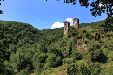 Fototapeta na wymiar Ruines de tours de Merle.(Corrèze)