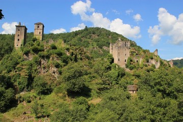 Fototapeta premium Ruines de tours de Merle.(Corrèze)