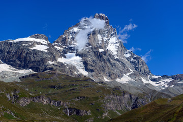 Fototapeta na wymiar Monte Cervino in estate - 4.478 m.s.l.m.