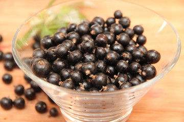 Glas mit Johannisbeeren