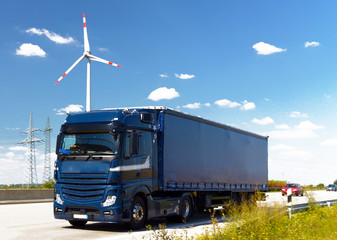 LKW auf Autobahn // Truck on highway