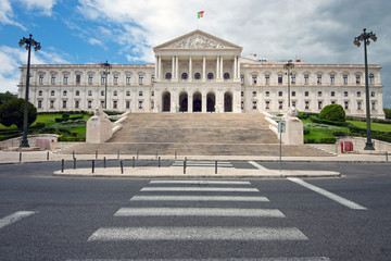 Fototapeta na wymiar The white Portuguese Parliament