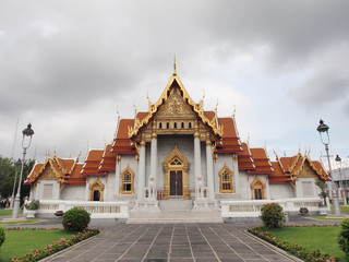 Naklejka premium Marble temple under cloudy sky