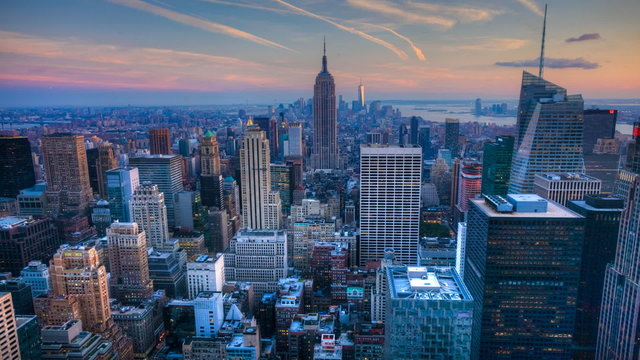 A beautiful timelapse of nightfall in the heart of Manhattan