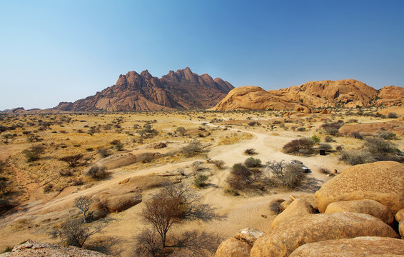Farbenfrohe Felslandschaft der Spitzkoppe Namibia