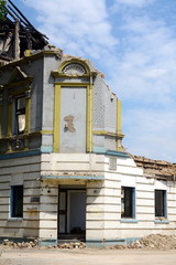 Teilweise abgerissene Hausfassade