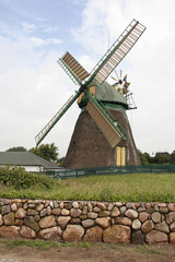 Fototapeta na wymiar Windmühle in Nebel, Amrum