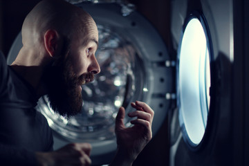 Fototapeta premium man next to a washing machine