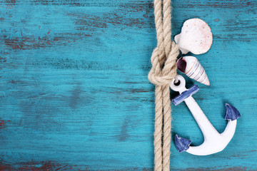 Marine knot on wooden background © Africa Studio