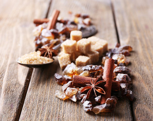 Brown sugar cubes, reed and crystal sugar, spices