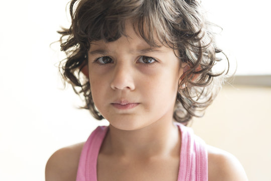 Ni&ntilde;a enfado