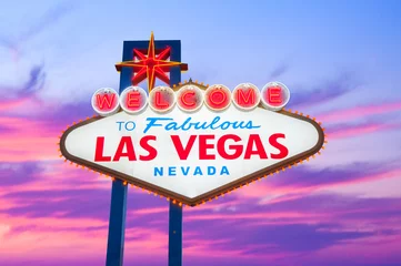 Foto auf Acrylglas Willkommen in der Neonreklame von Las Vegas © somchaij