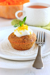 Pumpkin muffins with lemon sauce