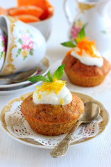 Pumpkin muffins with lemon sauce