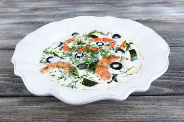 Fresh prawns with olives and avocado in sauce