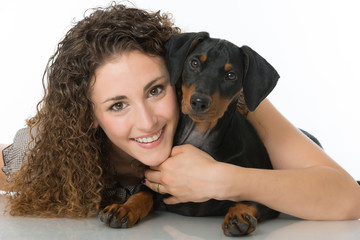 Junge Frau mit Hund