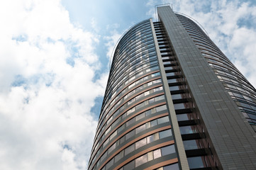 Obraz premium Round Office Building against Cloudy Sky