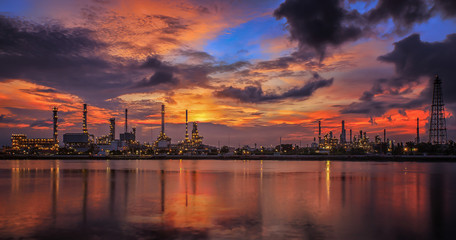 Obraz premium oil refinery industry plant