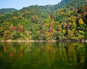 Fototapeta premium The beauty of Autumn Lake