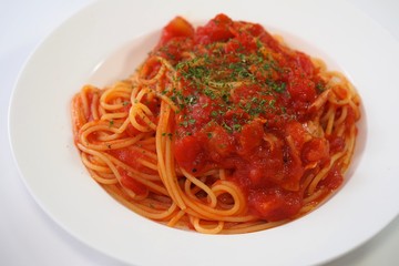 トマトソースパスタ