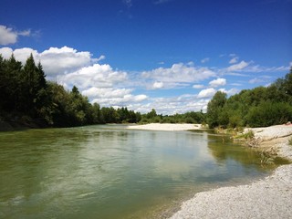 Grüne Isar zwischen Wolfratshausen und Geretsried