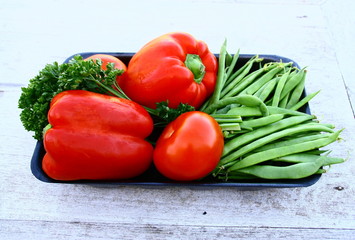 barquette de légumes d'été,poivron,haricot vert,et aromatiques