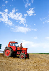 Obraz premium combine harvester on a wheat field