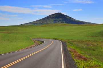 Beautiful road to Steptoe butte in Palouse