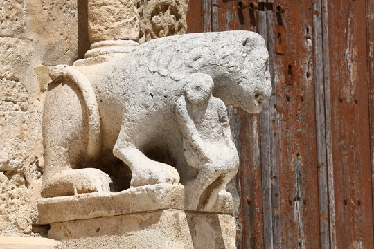 Leone protiro Cattedrale di Matera