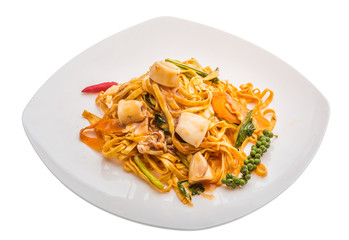Fried noodles with calamari