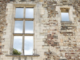 fenêtre en ruine