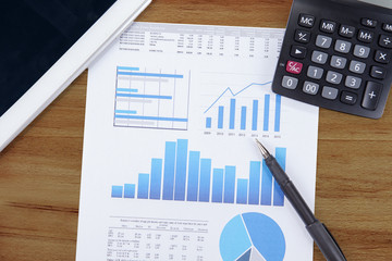 Obraz premium Business chart, calculator, and digital tablet 1