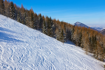 Mountains skis track