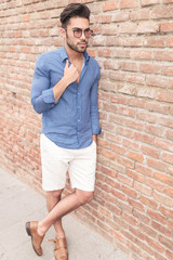 Obraz premium side full body picture of a fashion casual man
