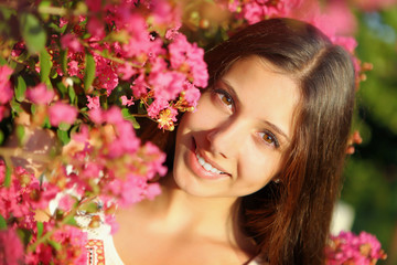Naklejka premium Young beautiful woman in flowers