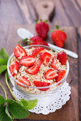 Oat flakes with strawberries