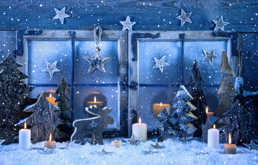 Weihnachtlicher Hintergrund in blau oder Weihnachtskarte Holz