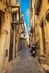Obraz premium narrow street with parked motorcycles