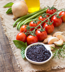 Black organic rice, olive oil, vegetables and herbs
