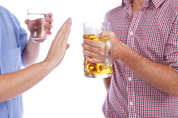 Zwei Männer in Tracht mit Bier Und alkoholfreiem Getränk - obrazy, fototapety, plakaty